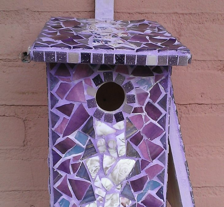 Vogelhuisje Paars (donker) h28cm – € 47,50